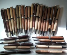 Magnifica collezione di 30 penne artigianali di legni diversi