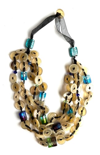 Collana bottoni corno - in,