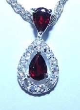 Collana con ciondolo a goccia