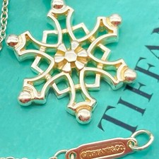 Collana con ciondolo fiocco di