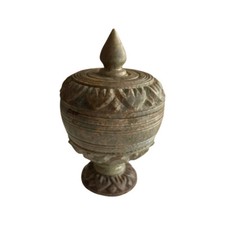 Piccolo vaso in pietra antica con coperchio decorato con fiori