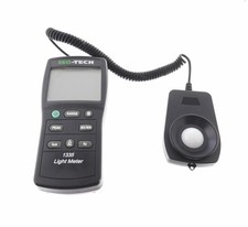 ISO-TECH 1335 MISURATORE LUCE