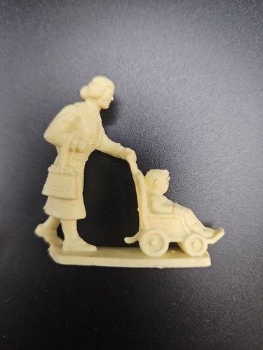 Statuina passeggino mamma