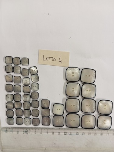 Stock bottoni misti - , (leggi