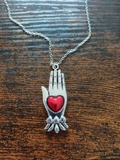 Collana con ciondolo a mano