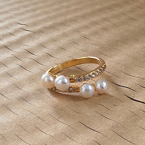 Elegante anello avvolgente con