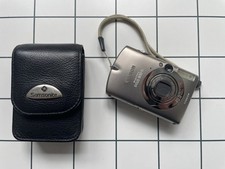 Fotocamera digitale vintage Canon Digital IXUS 900 Ti 10 megapixel con caricatore argento testata