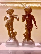 Vintage (coppia) di adorabili cherubini in bronzo che suonano il violino, firmati