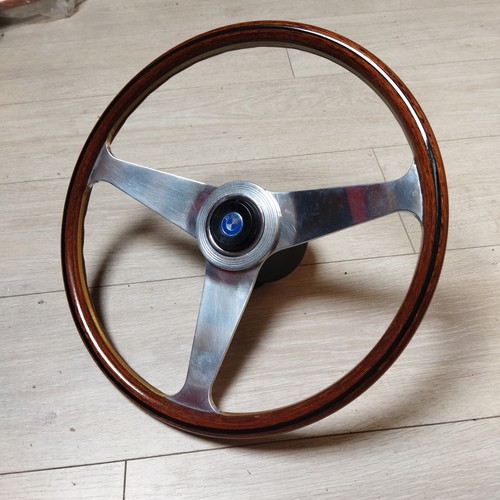 Rare nos volant nardi bois - rare,