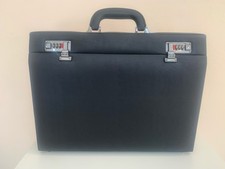 Valigetta moderna nera uomo