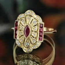 ANELLO EDWARDIAN AGE IN ORO GIALLO 18 KT. TIT. 750 CON RUBINI E DIAMANTI.