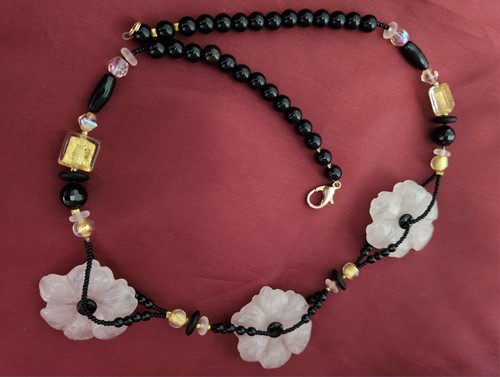 Collana onice nero con - , fiori