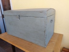 ANTICO BAULE IN LEGNO LACCATO COLOR GRIGIO AZZURRO COPERCHIO BOMBATO LARGH 89cm
