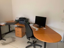 Scrivania Ikea, modulare con gambe in acciaio verniciato nero 