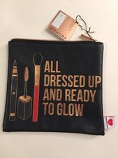 Pochette nuova con etichette