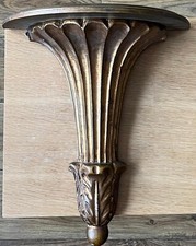 Una mensola da parete singola