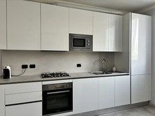 cucina completa di elettrodomestici