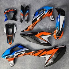 Plastiche + grafica KTM 690