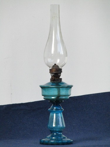 Lampada petrolio antica in - petrolio,