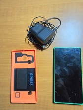  nokia lumia modello 735 per pezzi con carica batteria FUNZIONANTE per info