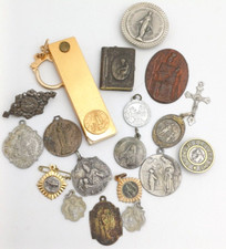 MEDAGLIETTE E GADGET  LOTTO MISTO 19 PEZZI RELIGIOSI