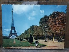 PARIS EIFFEL TOWER PARTICULAR