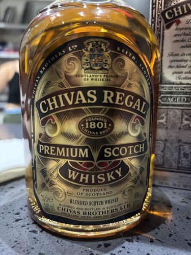 Bottiglia whisky chivas regal - bottiglia,