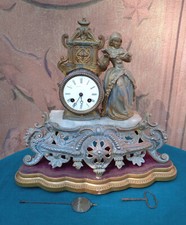 Orologio parigina lavorato, con elementi in marmo, base in legno