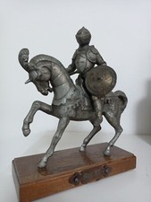 Statua Di Cavalliere con armatura Su Cavallo secolo XI bronzo