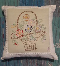 CUSCINO RICAMATO A MANO 45 X