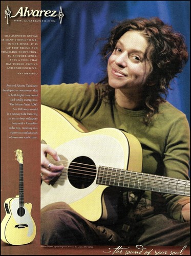 Pubblicità chitarra acustica