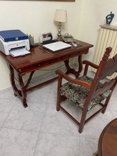 scrivania antica e Sedia In Ottimo Stato Misure Larghezza 140 , Profondità 63 ,