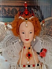 Barbie QUEEN ELIZABETH GOLD LABEL 2004 LIMITED EDITION .
