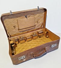 Valigetta da toilette da viaggio in pelle marrone con set di accessori anni '50