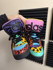 US 6.5- Adidas Originals