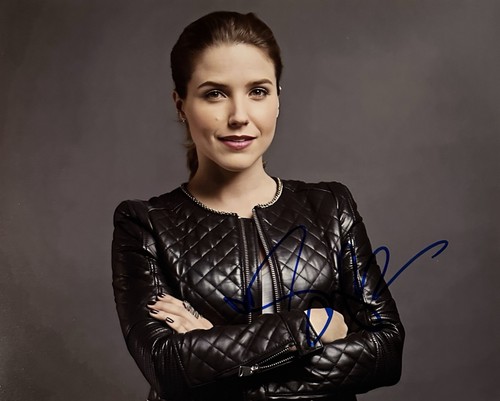 Sophia bush foto - sophia, firmata