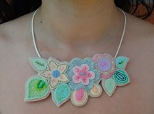 Collana artistica fiori di