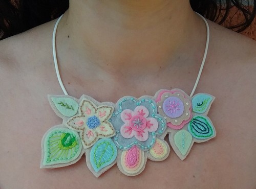Collana artistica fiori - , di