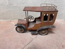 Modello di auto in legno vintage