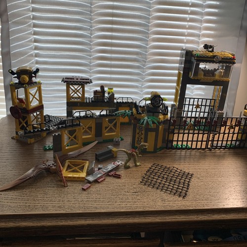 Lego dino defense 5887 - dino,