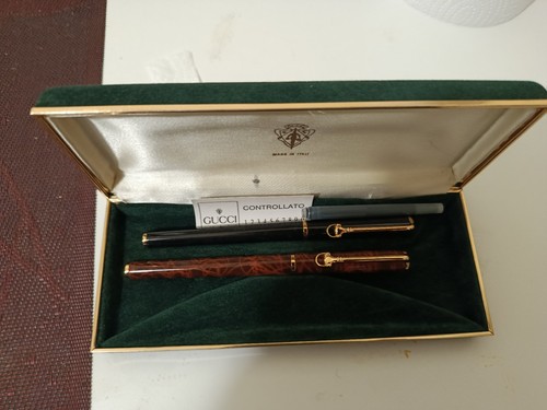 Due penne stilografiche - due, gucci