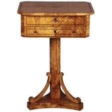 Antico tavolo da cucito