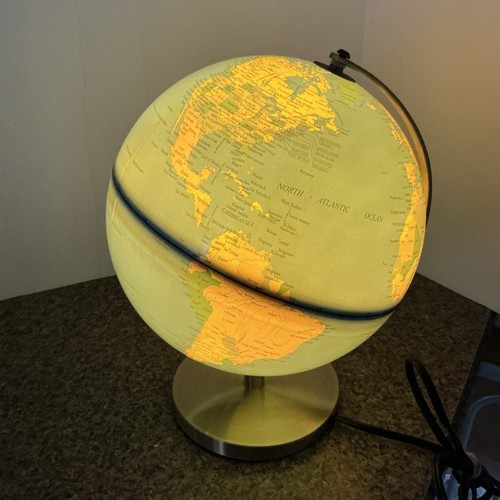 Mappamondo illuminato vintage