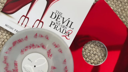 The devil wears prada - wears, red