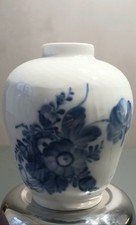 Vasetto Royal Copenhagen in porcellana della collezione " Blue Flower" n. 1684
