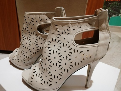 Stivaletto estivo con tacco