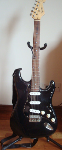 Black squier strat - strat, fender