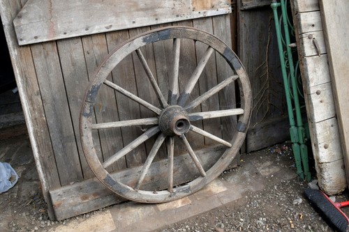 Antica ruota carro in - ,
