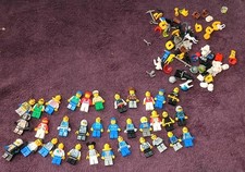 Lotto minifigure LEGO vintage più figurine con una tonnellata di accessori anni 90