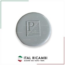 TAPPO CHIUSURA FORO CONTACHILOMETRI MANUBRIO VESPA 50 R L N GRIGIO LOGO QUADRATO